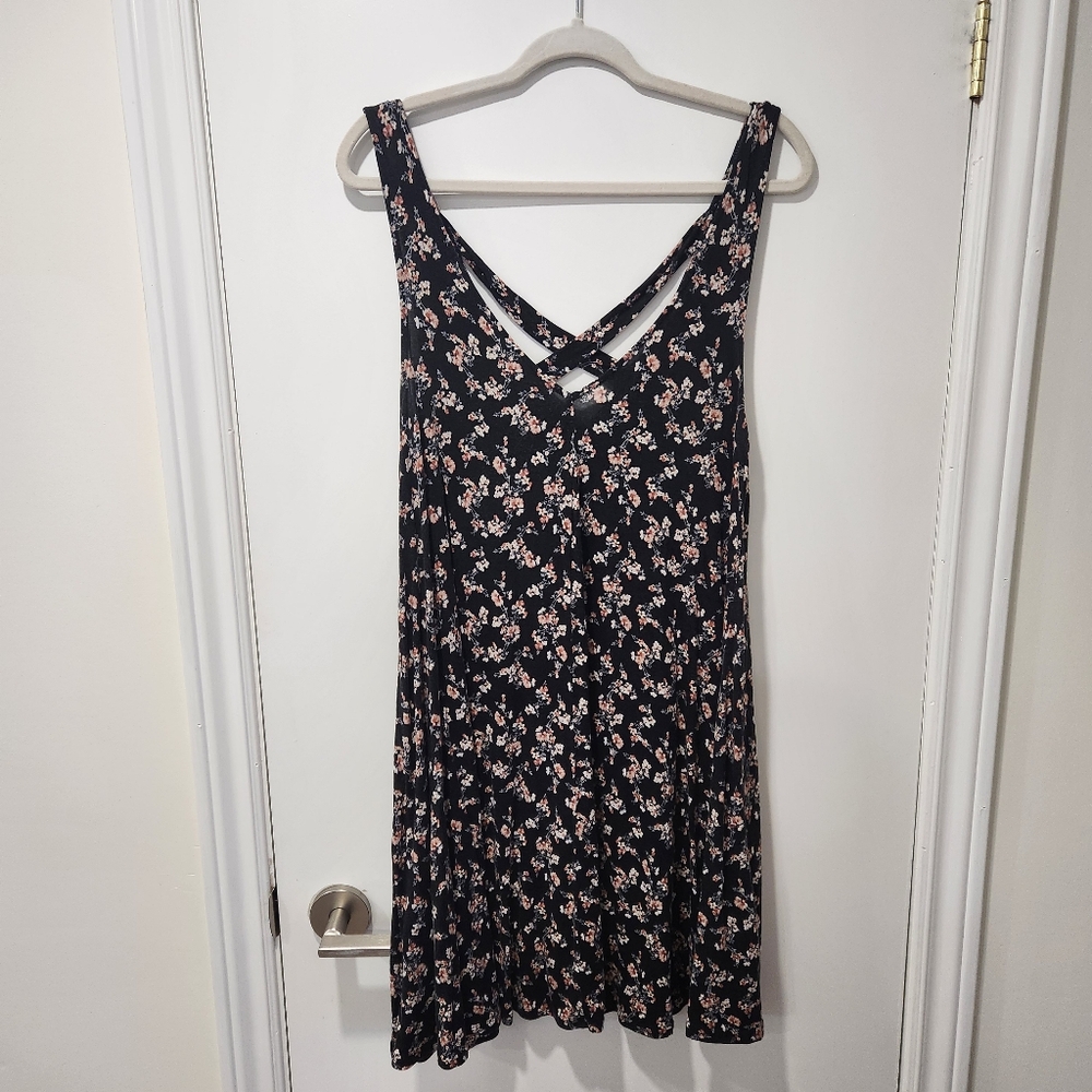 American Eagle Outfitters Black Floral V-Neck Sleeveless Sundress